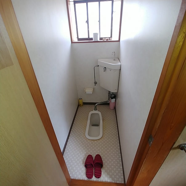 和式トイレ 様式トイレ 床 壁紙リフォーム 三条市 燕市のトイレリフォーム お風呂リフォームなら住まいるみつみ